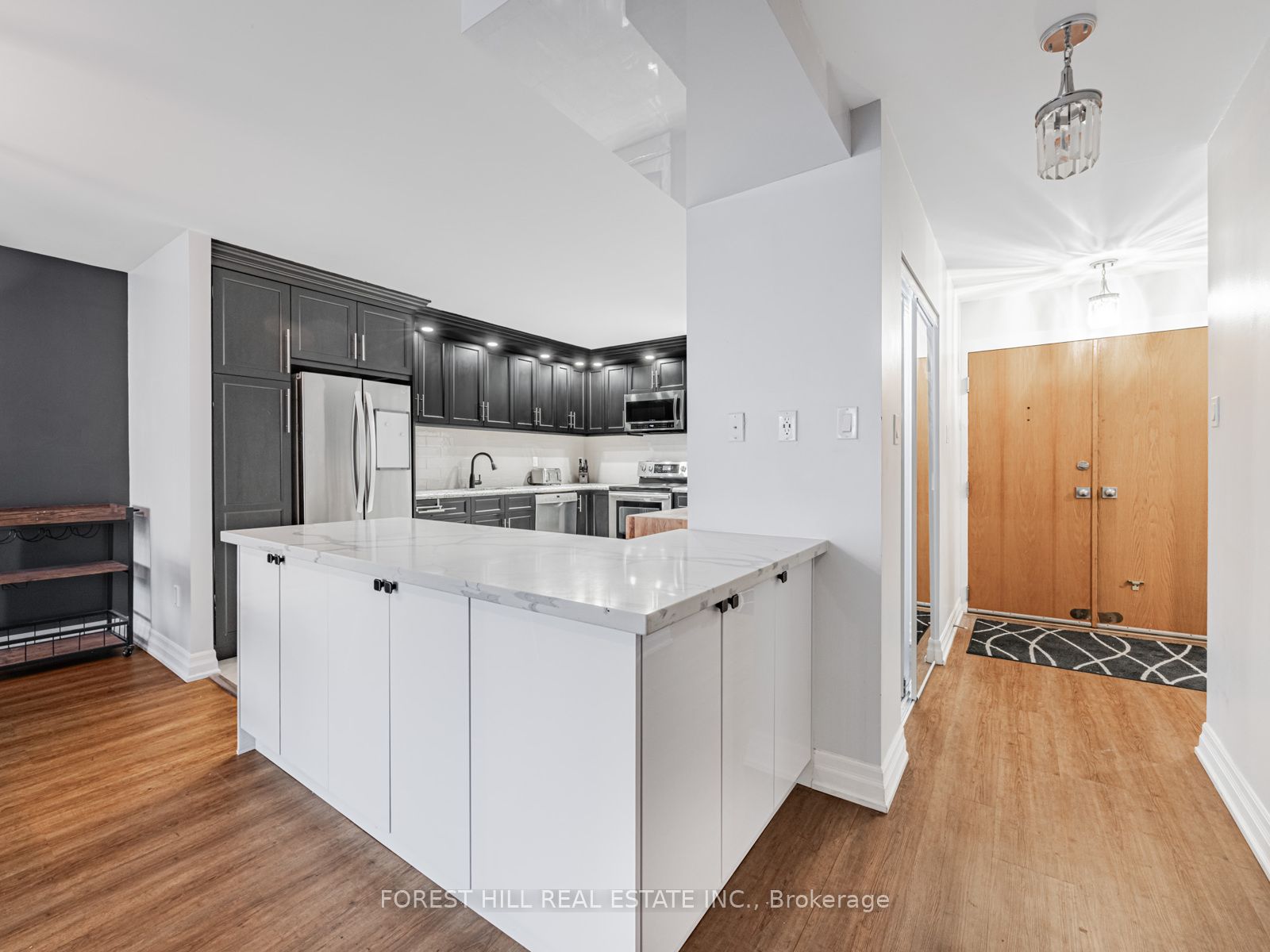 110 Bloor Street W 1306