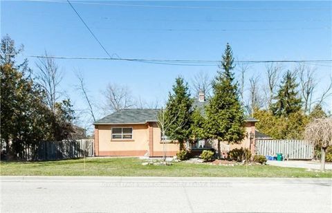 Photo of 8 Hillside Avenue, Vaughan, ON L4K 1X1 (MLS # N12419495)