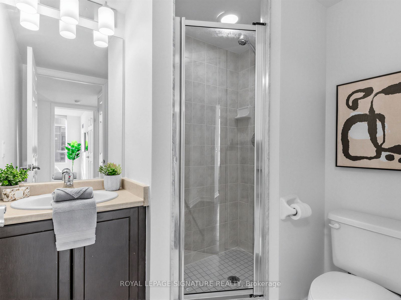 30 Grand Trunk Crescent 3906