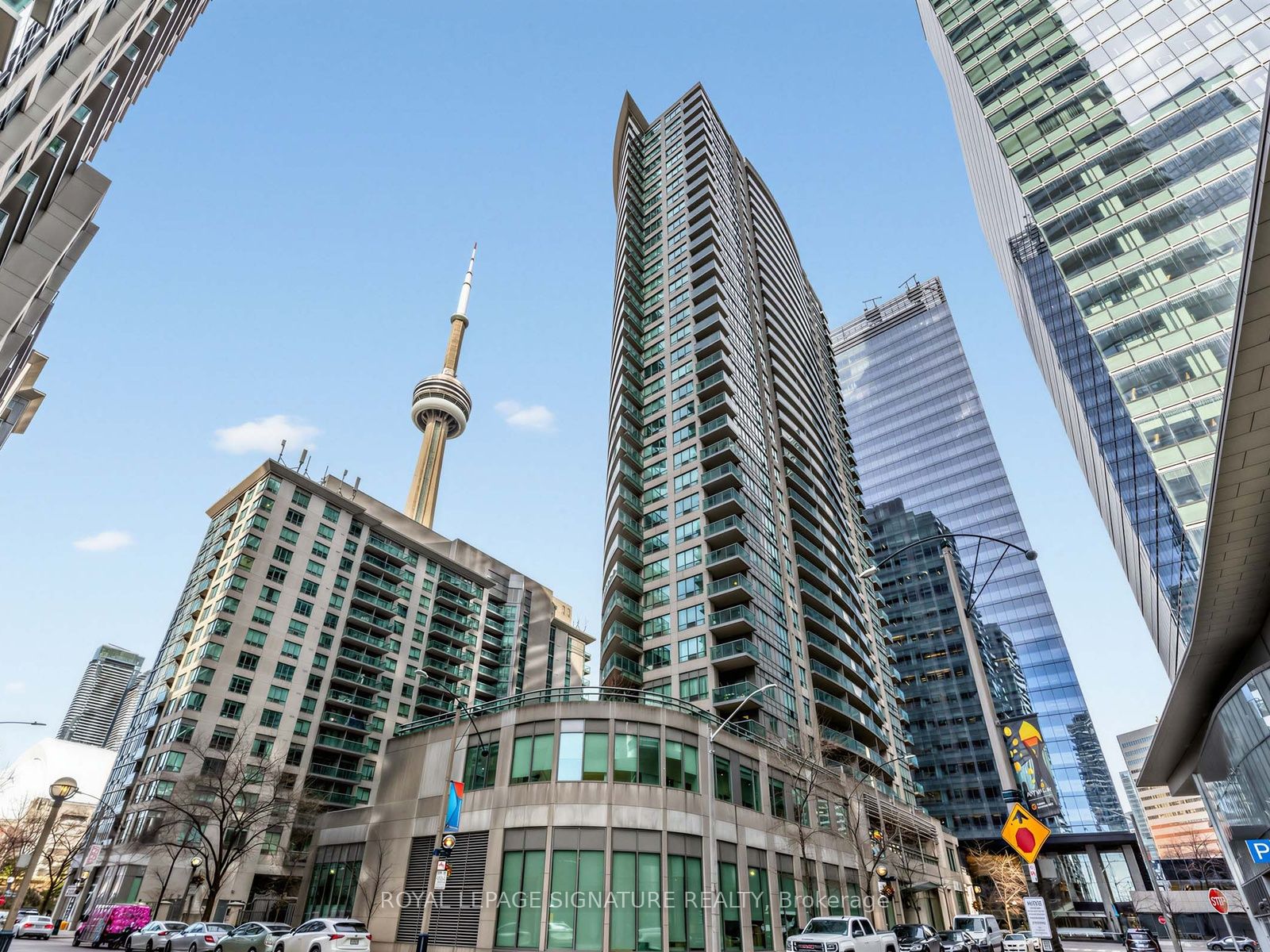 30 Grand Trunk Crescent 3906