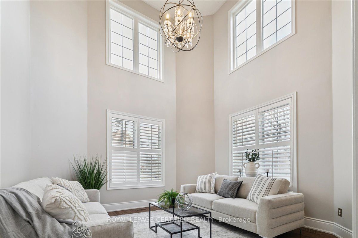 2523 Highmount Crescent