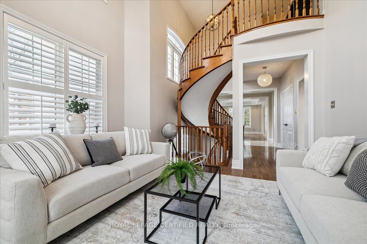 2523 Highmount Crescent