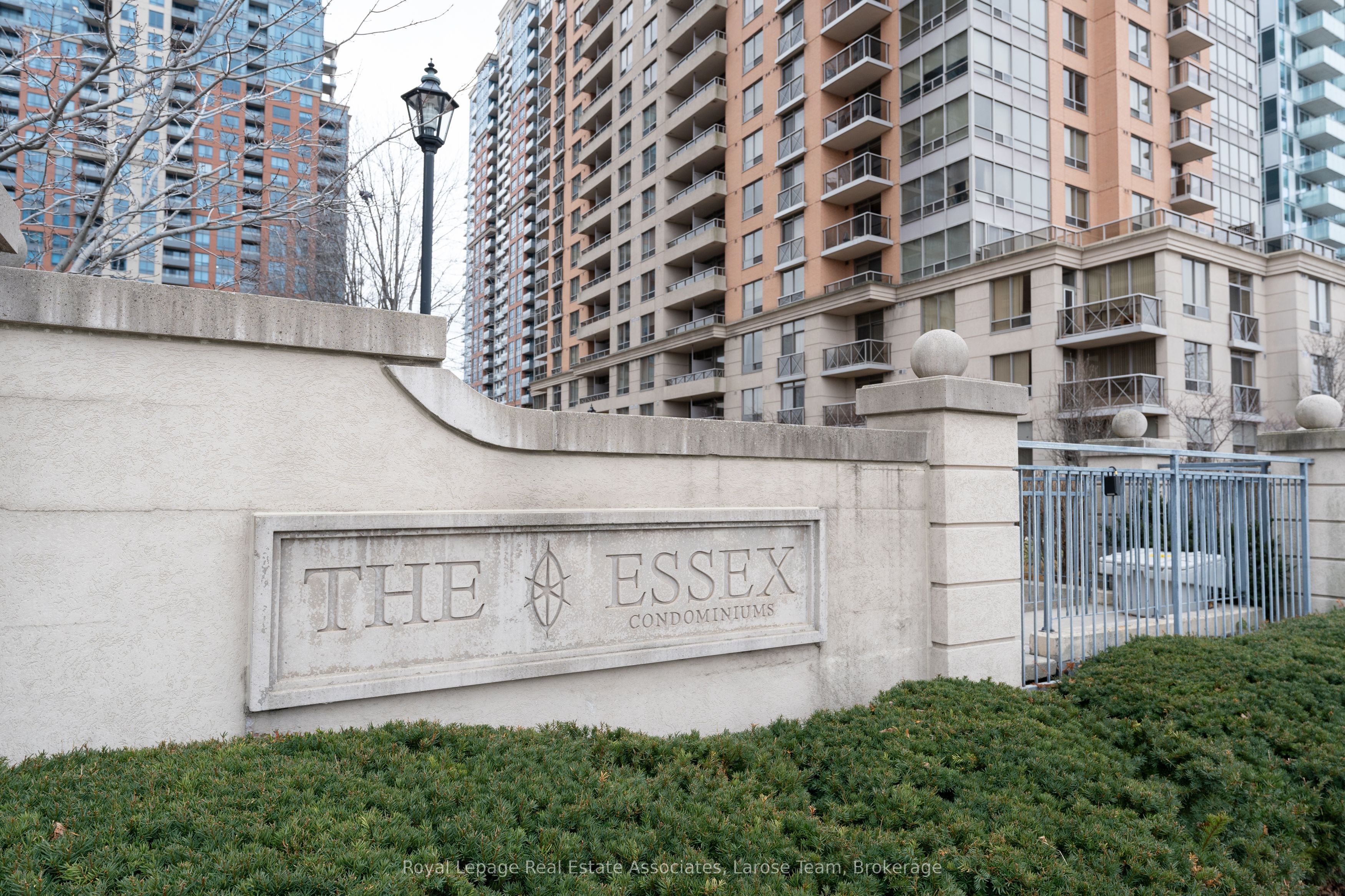 5233 Dundas Street W 1019