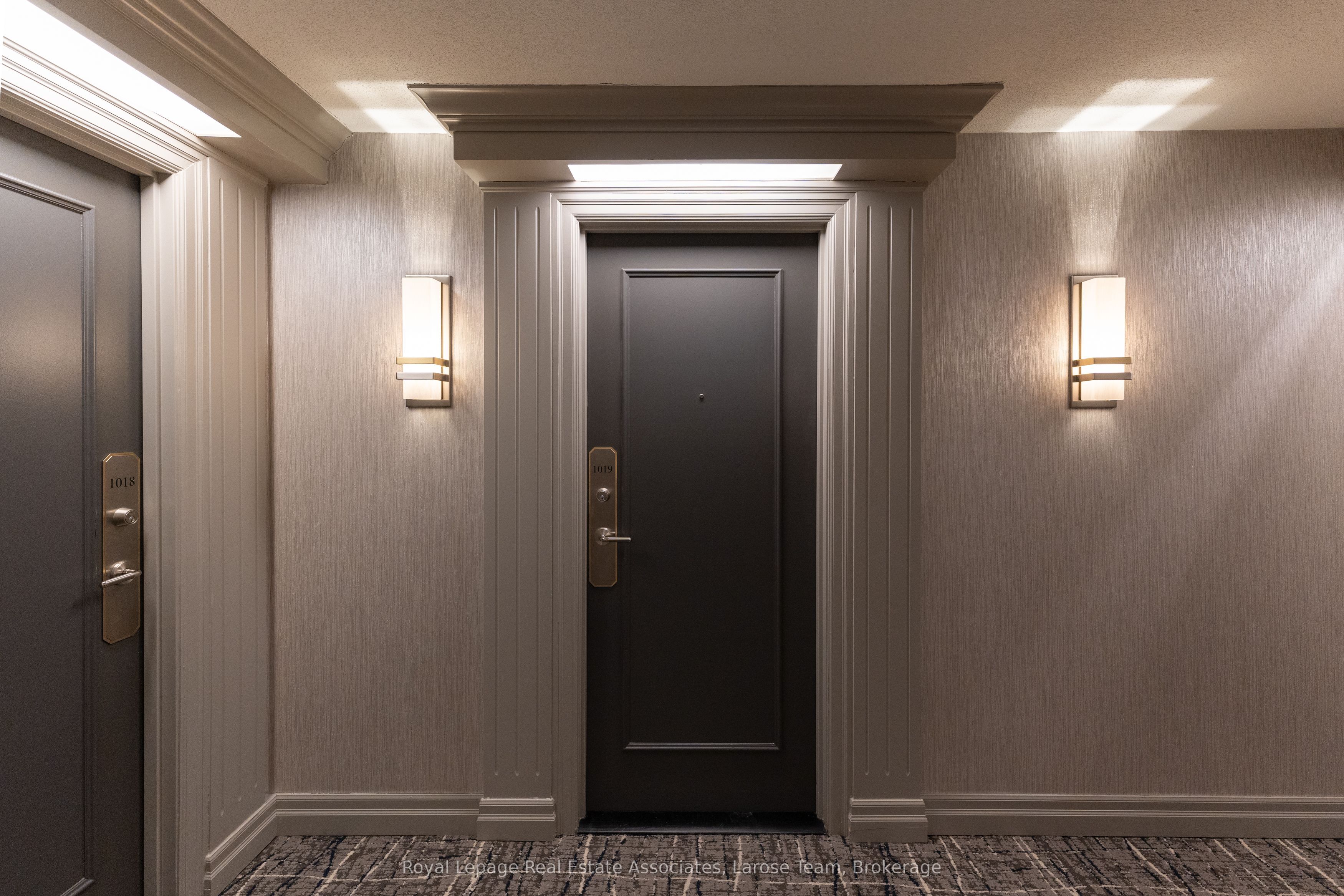 5233 Dundas Street W 1019