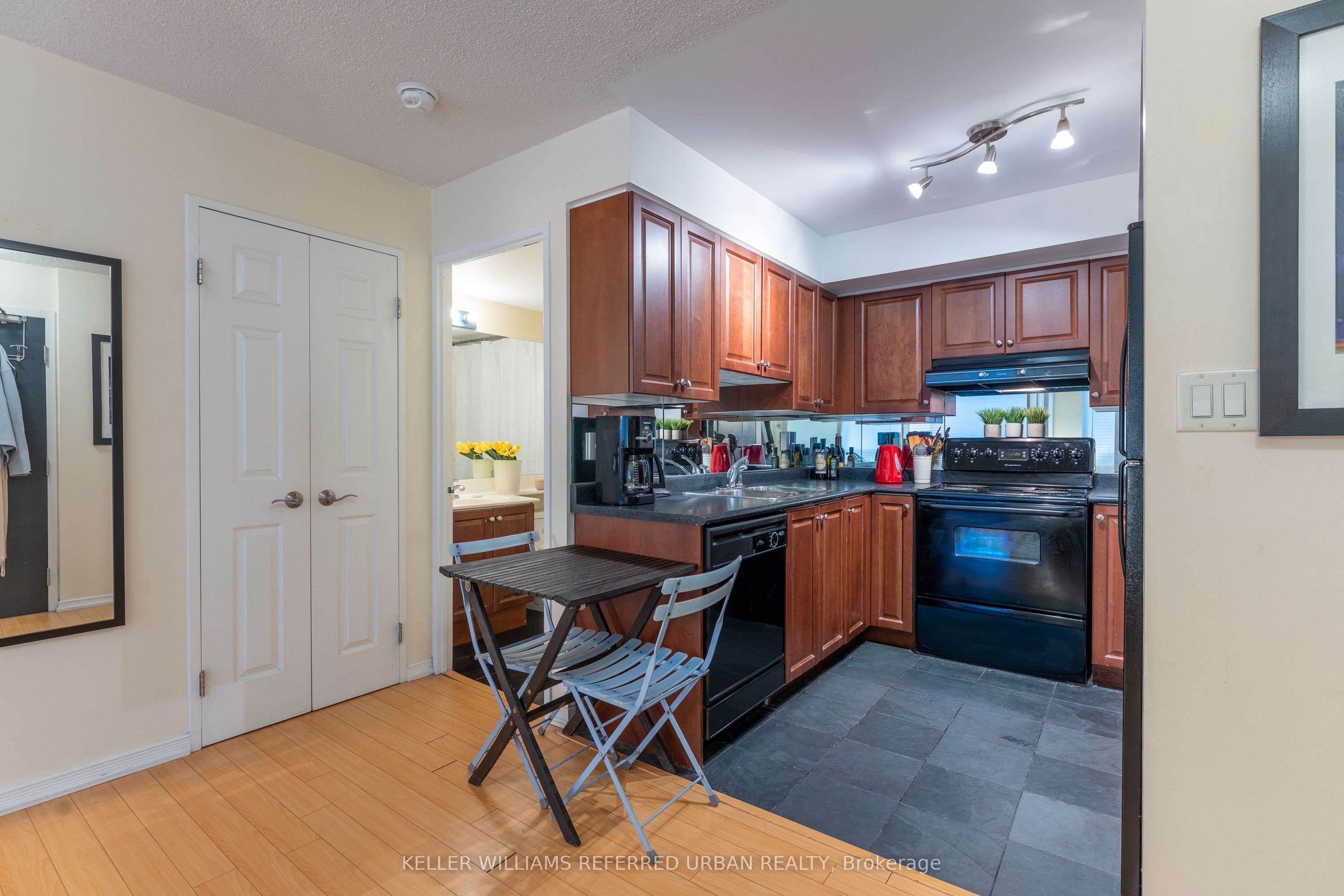 230 King Street E 304