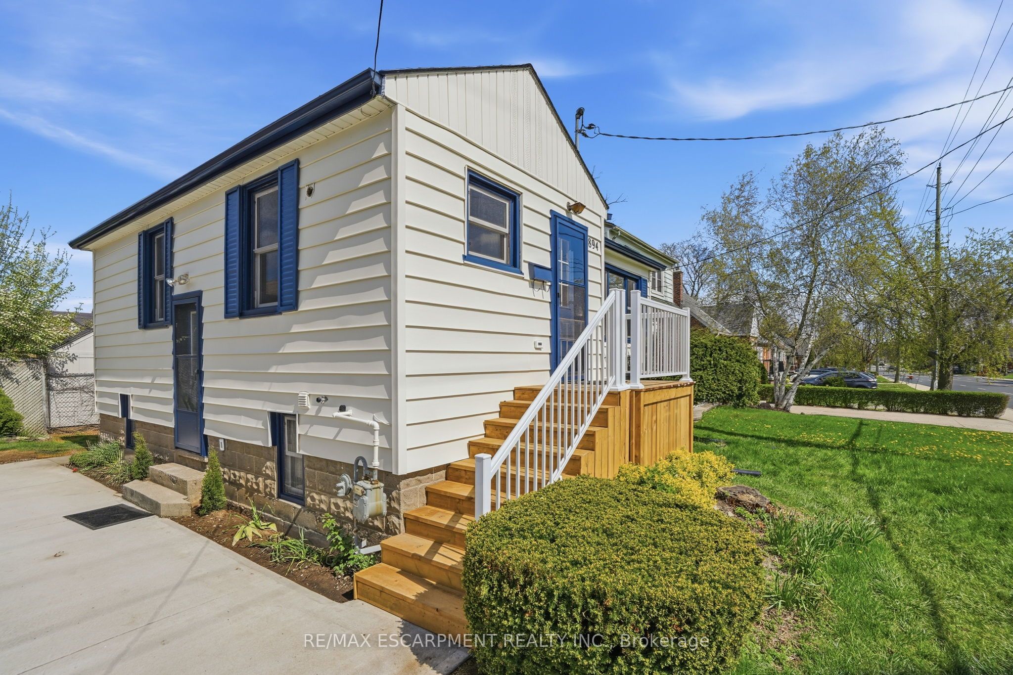 894 Garth Street