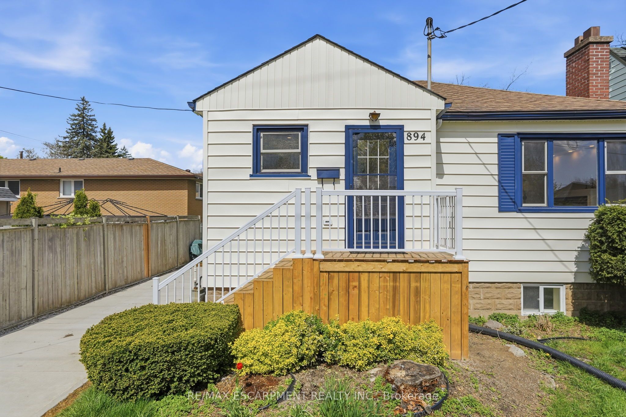 894 Garth Street