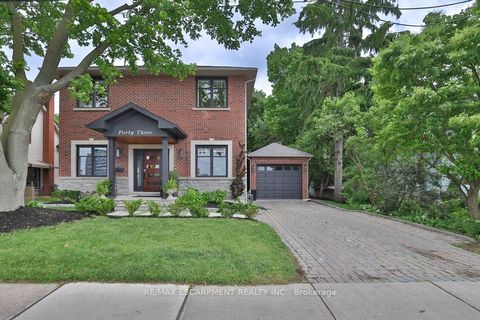 43 Mississauga Road S Mississauga ON L5H 2H3