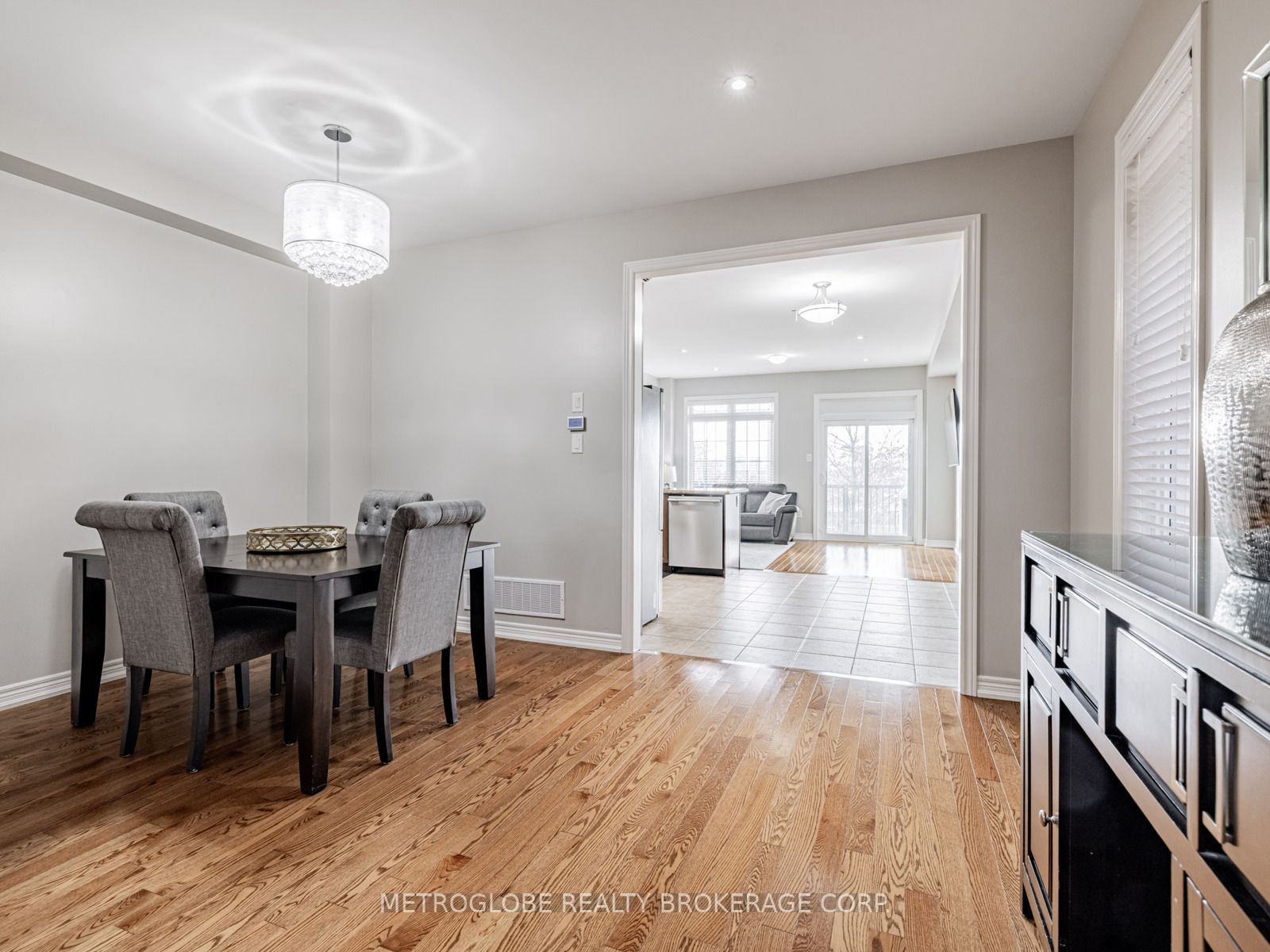 26 Spruce Pine Crescent