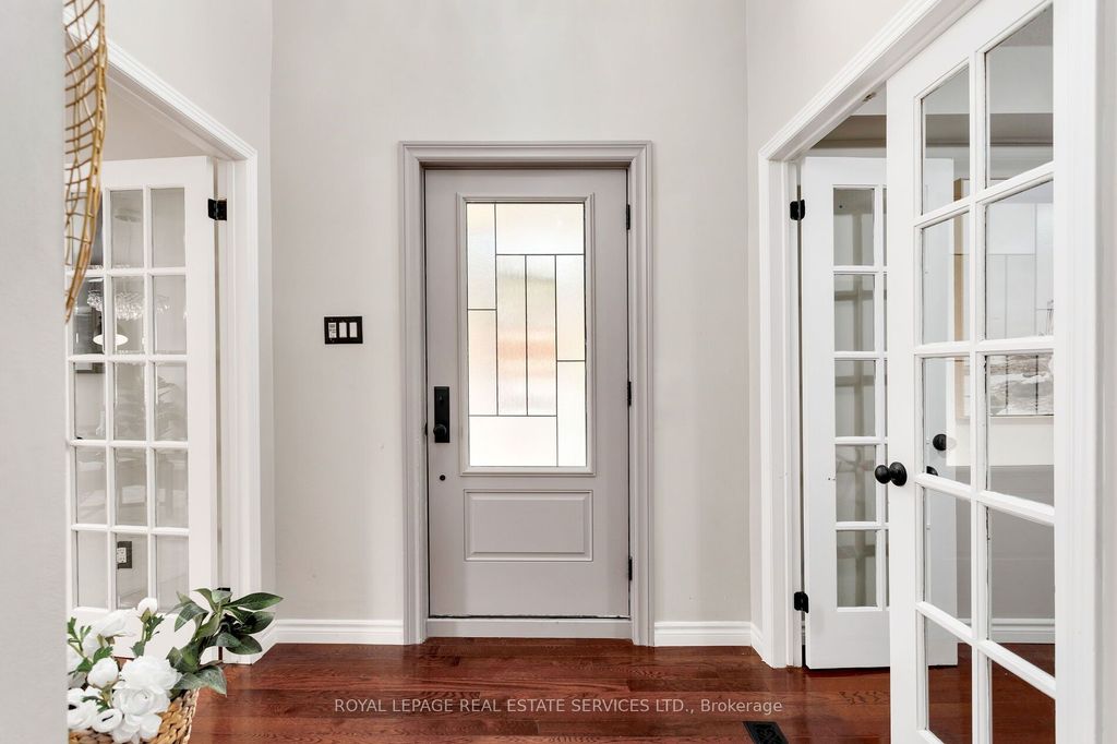 Photo of 2006 Glenada Crescent #7, Oakville, ON L6H 5R9 (MLS # W13014412)