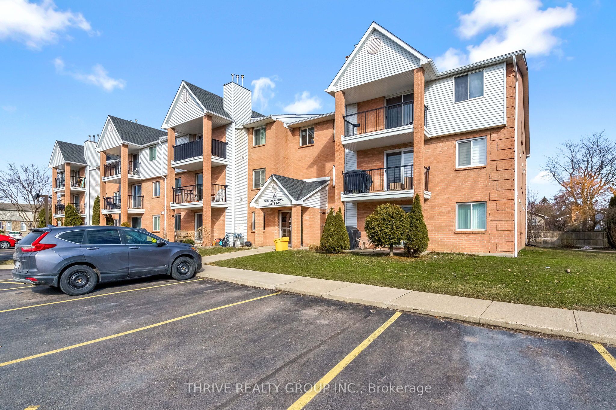 Photo 1 of 28 — 1096 Jalna Boulevard 17, London South, ON N6E 3B8