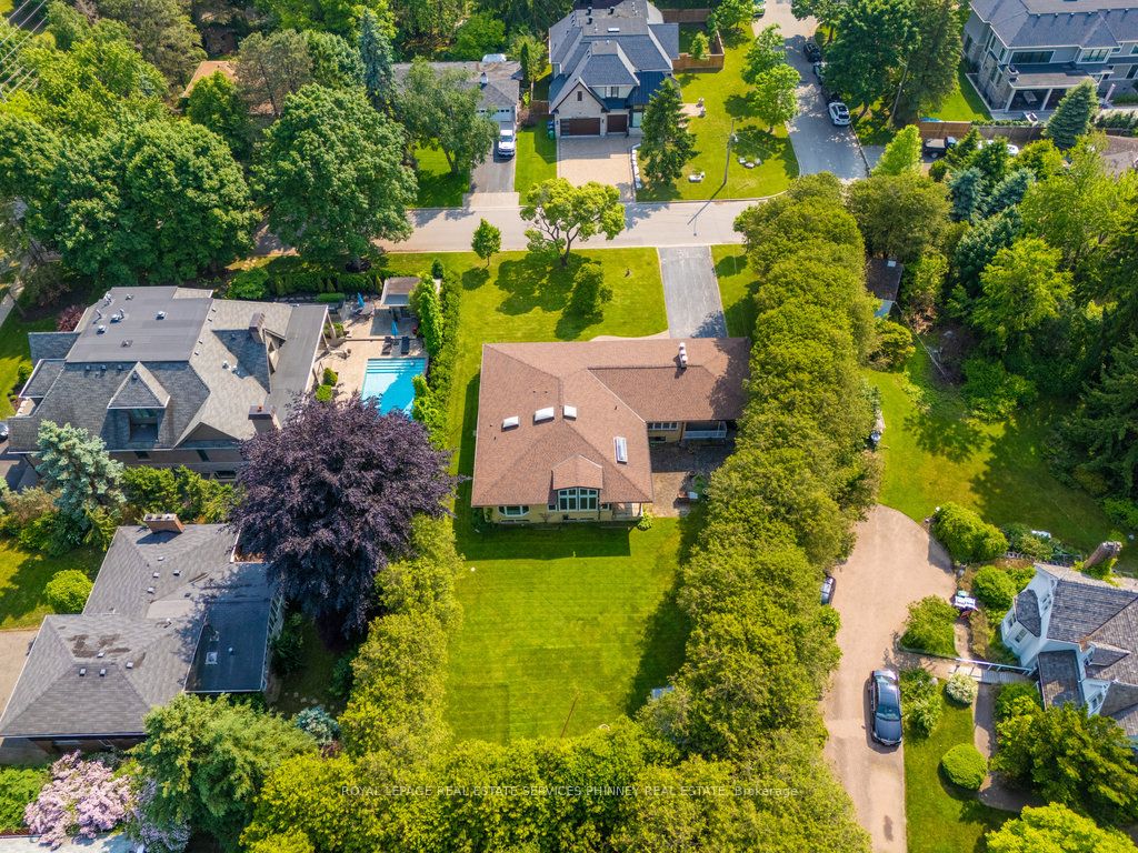 521 Vanessa Crescent