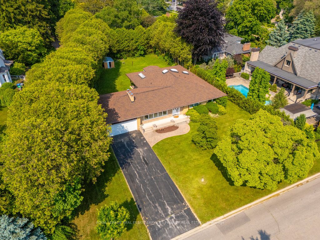 521 Vanessa Crescent