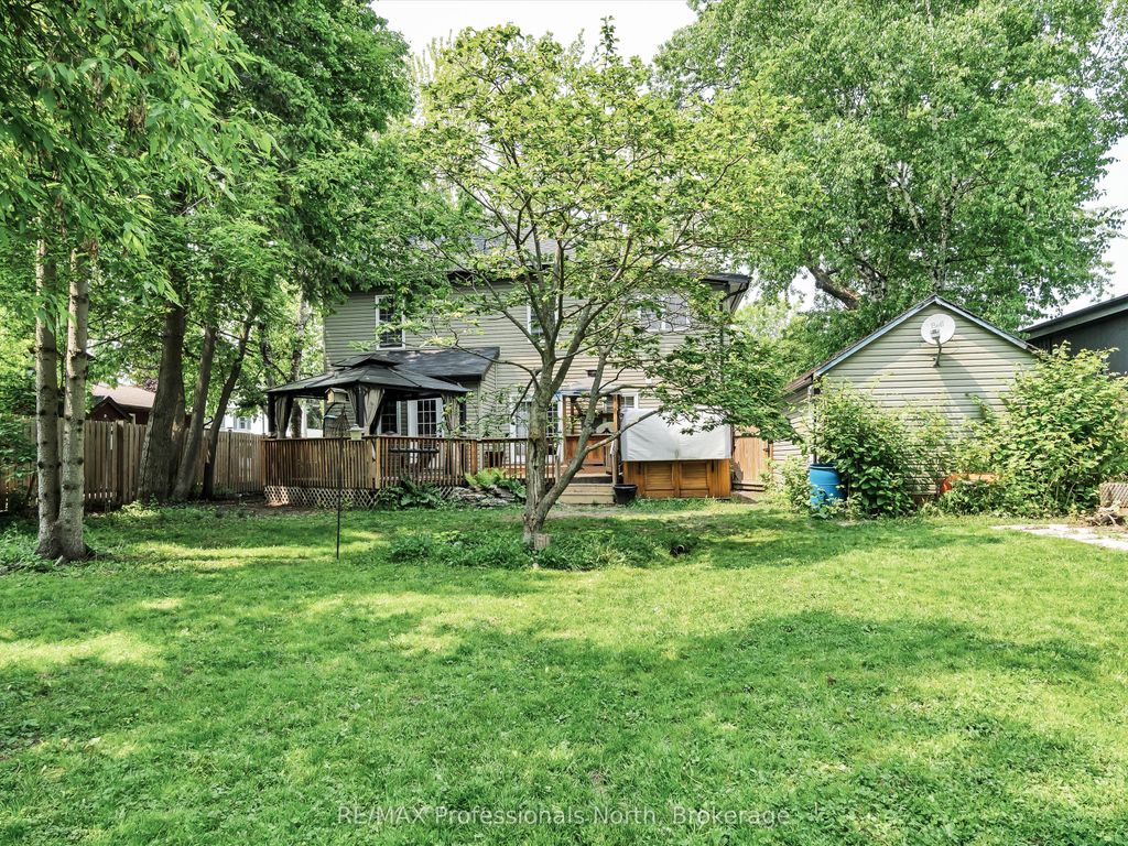 Photo of 74 Taylor Road, Bracebridge, ON P1L 1J2 (MLS # X12457901)