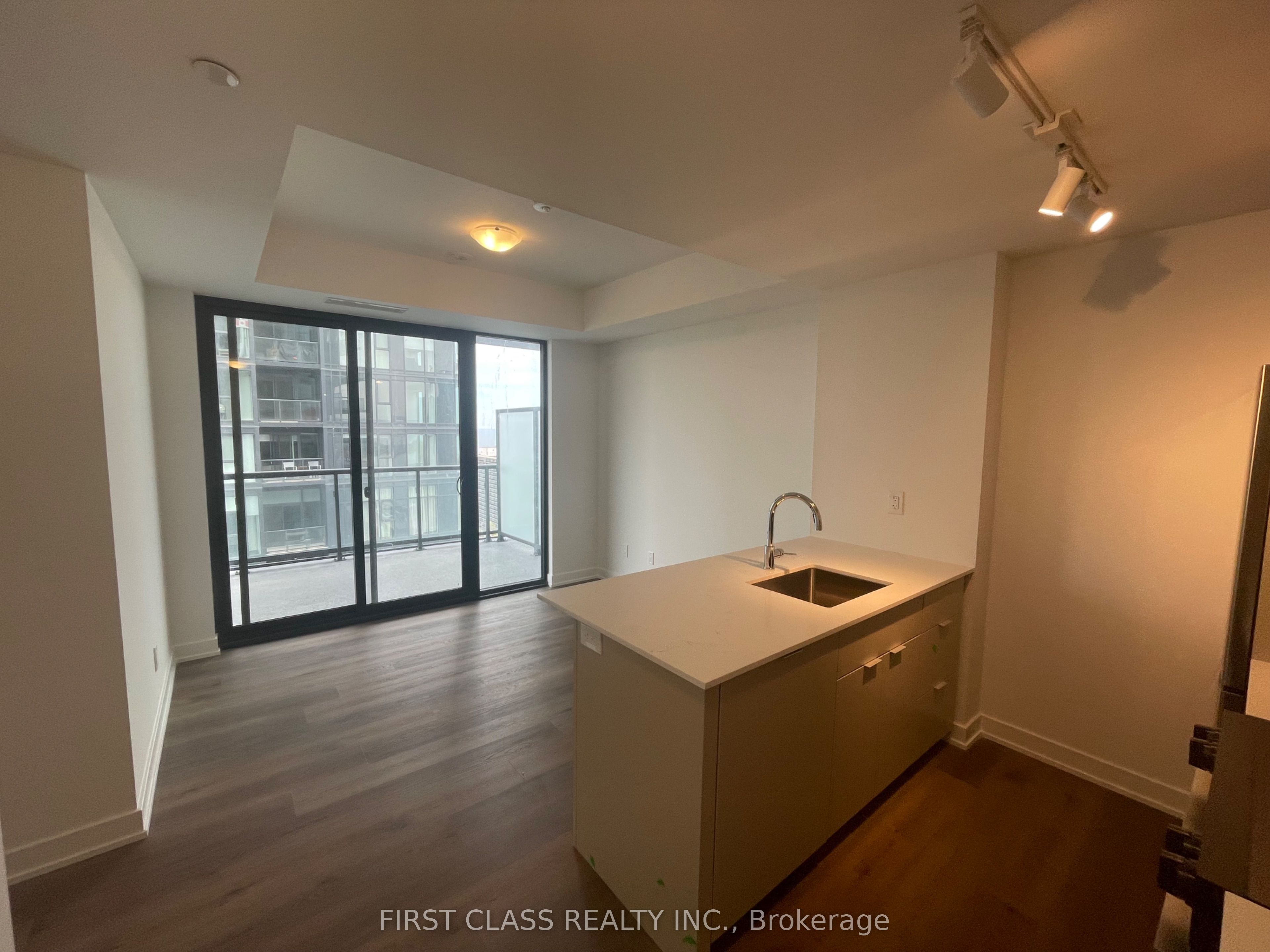 2075 Lakeshore Road 2003