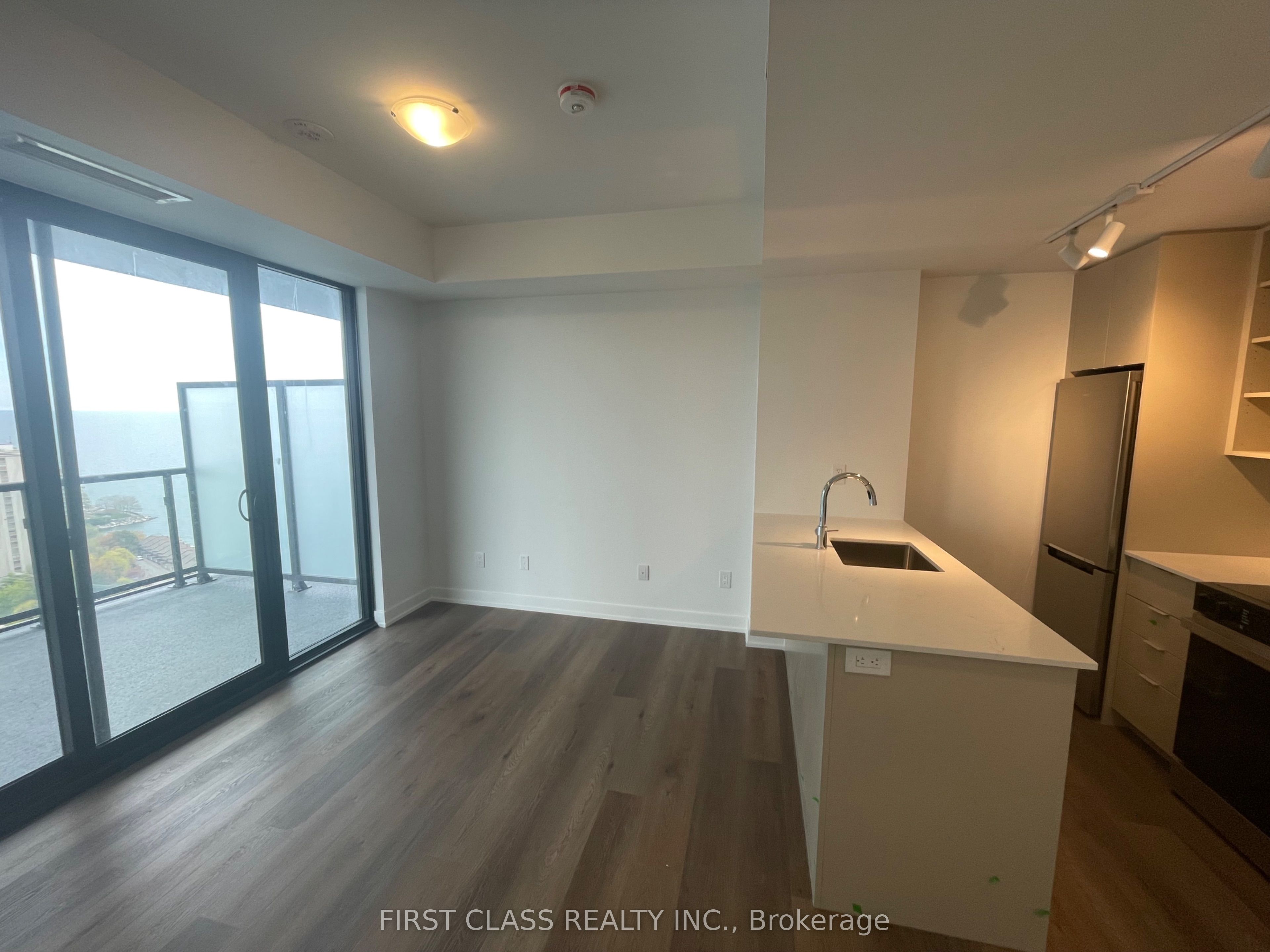 2075 Lakeshore Road 2003