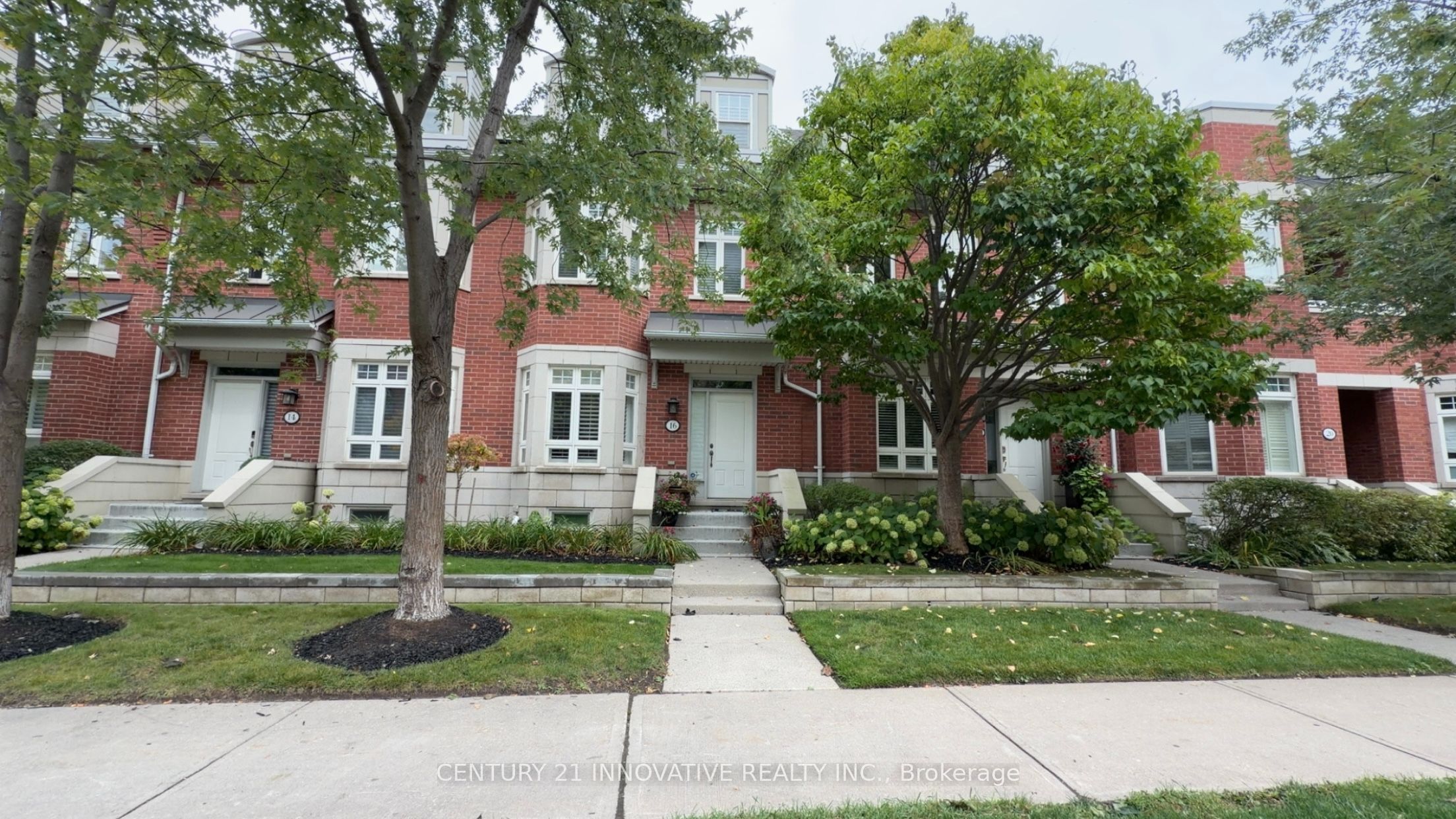 16 St Lawrence Drive