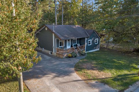 Photo of 16 Parkhill Drive, Kawartha Lakes, ON K0M 1N0 (MLS # X12471158)