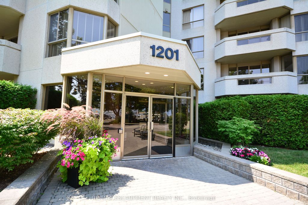 Photo of 1201 North Shore Boulevard E #302, Burlington, ON L7S 1Z5 (MLS # W12487729)