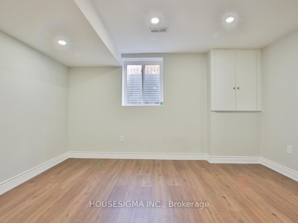 21 Milkweed Crescent N BASEMENT