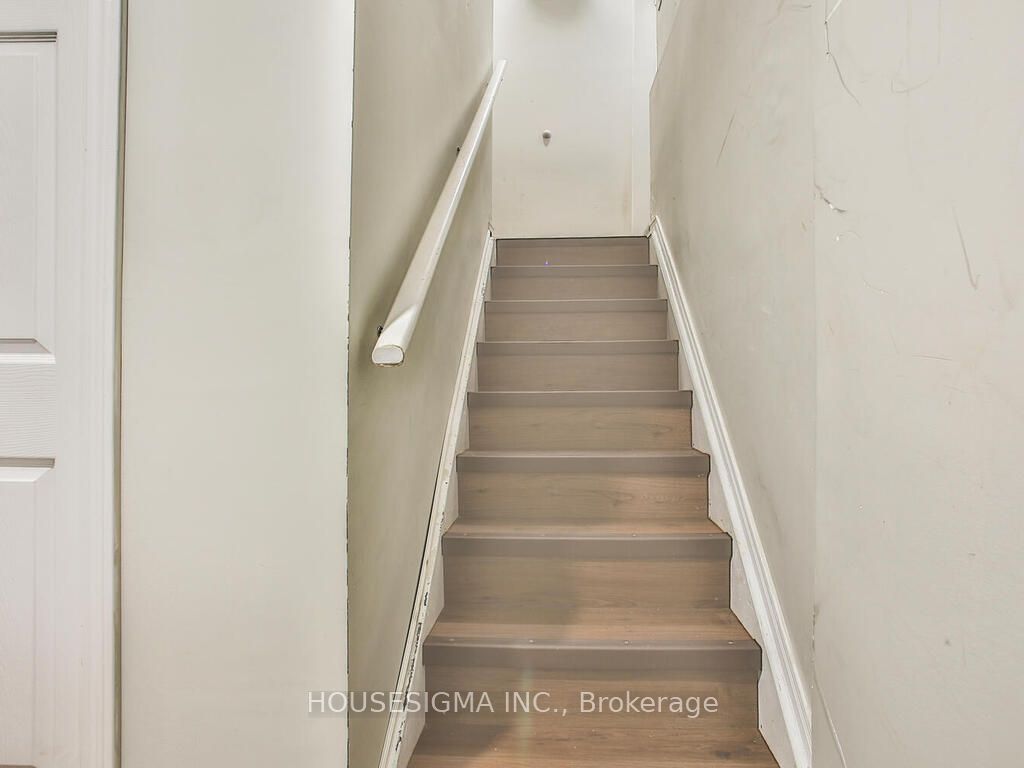 21 Milkweed Crescent N BASEMENT