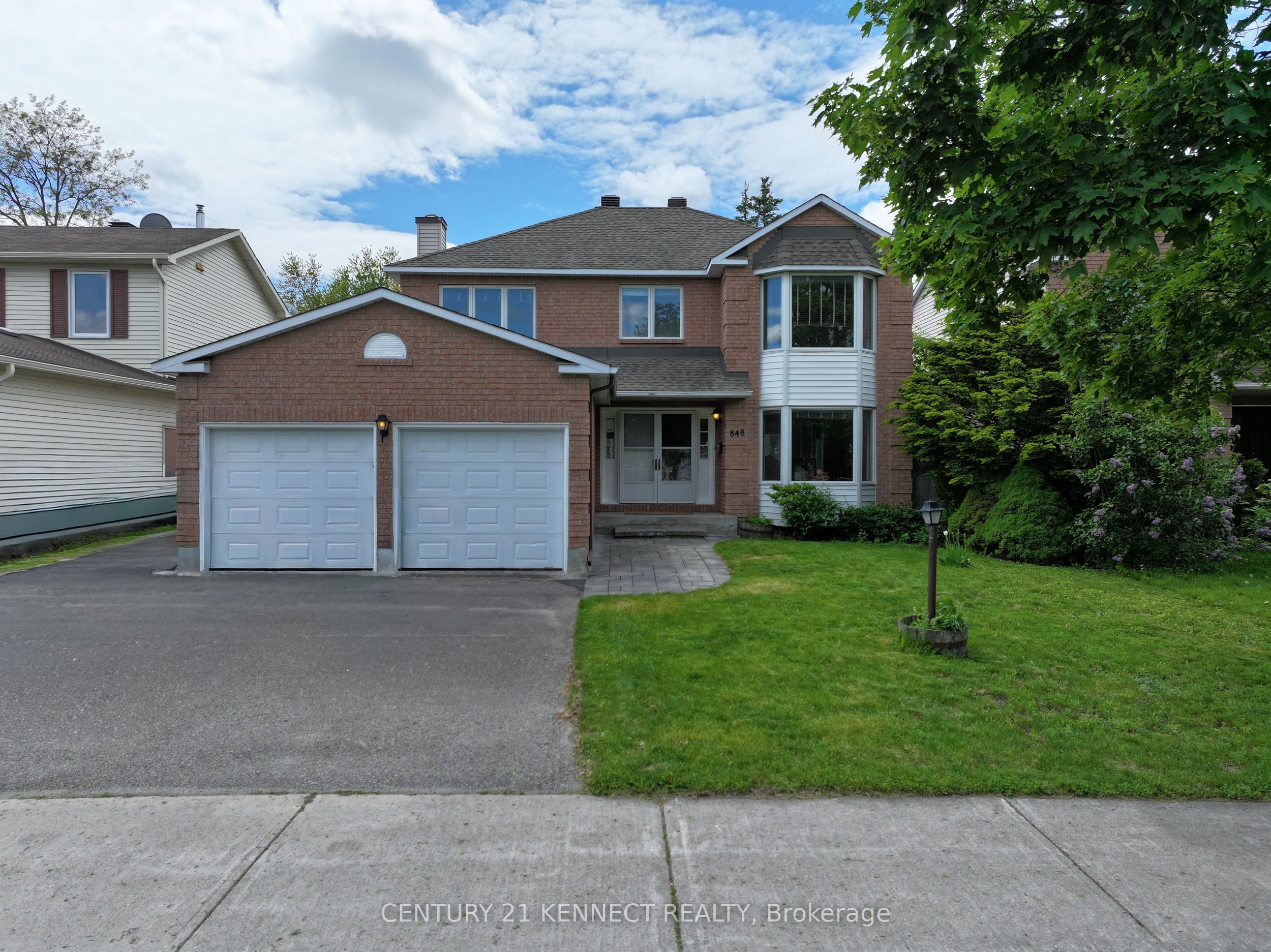 Photo 1 of 38 — 848 Fairlawn Avenue, McKellar Heights - Glabar Park and Area, ON K2A 4C2