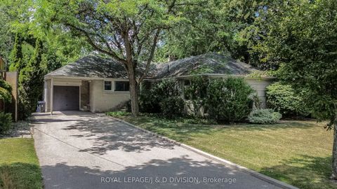 Photo of 10 Campbell Crescent, Toronto, ON M2P 1P2 (MLS # C12563514)