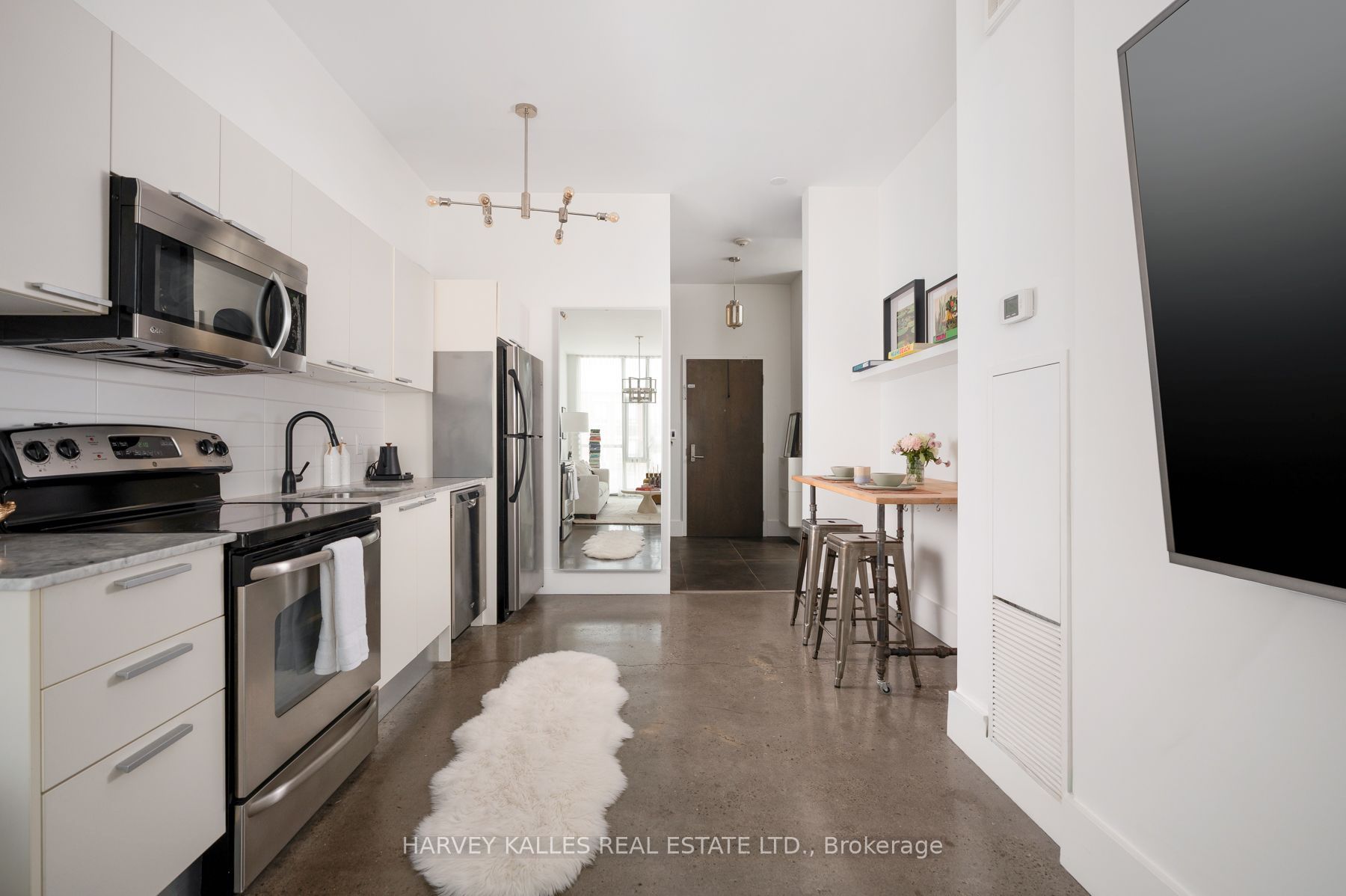 625 Queen Street E 410