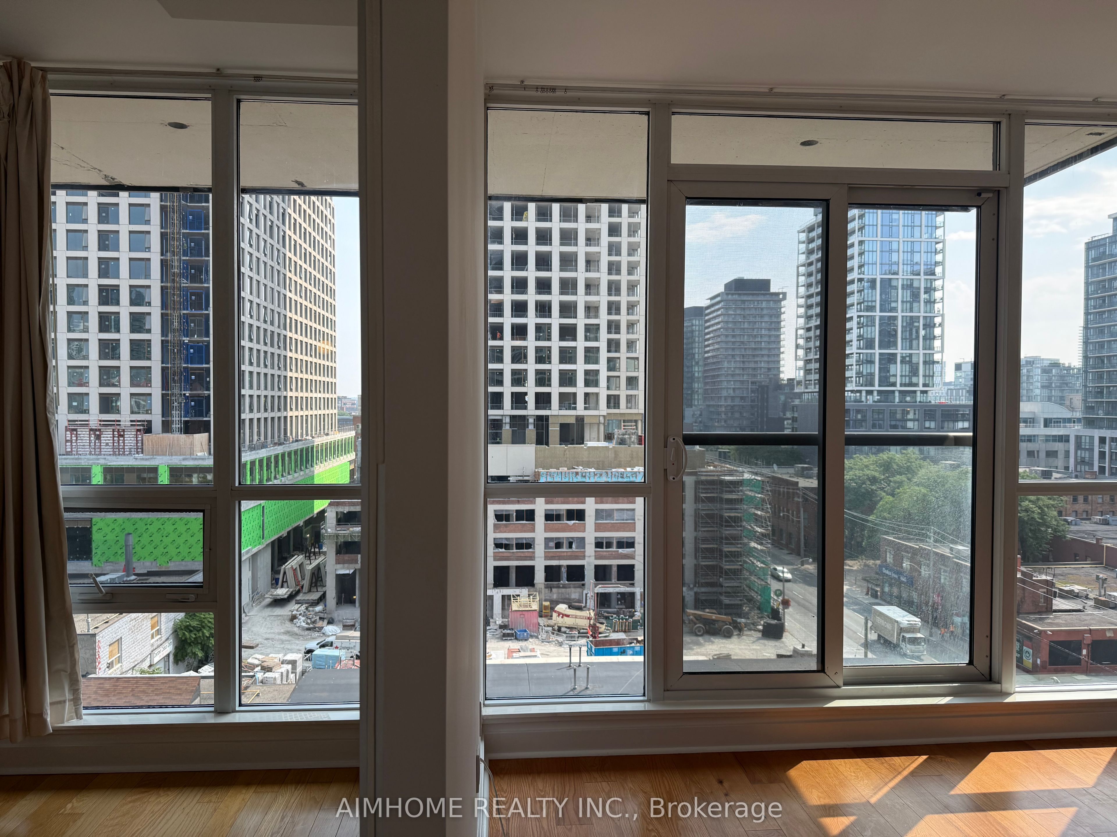 320 Richmond Street E 921