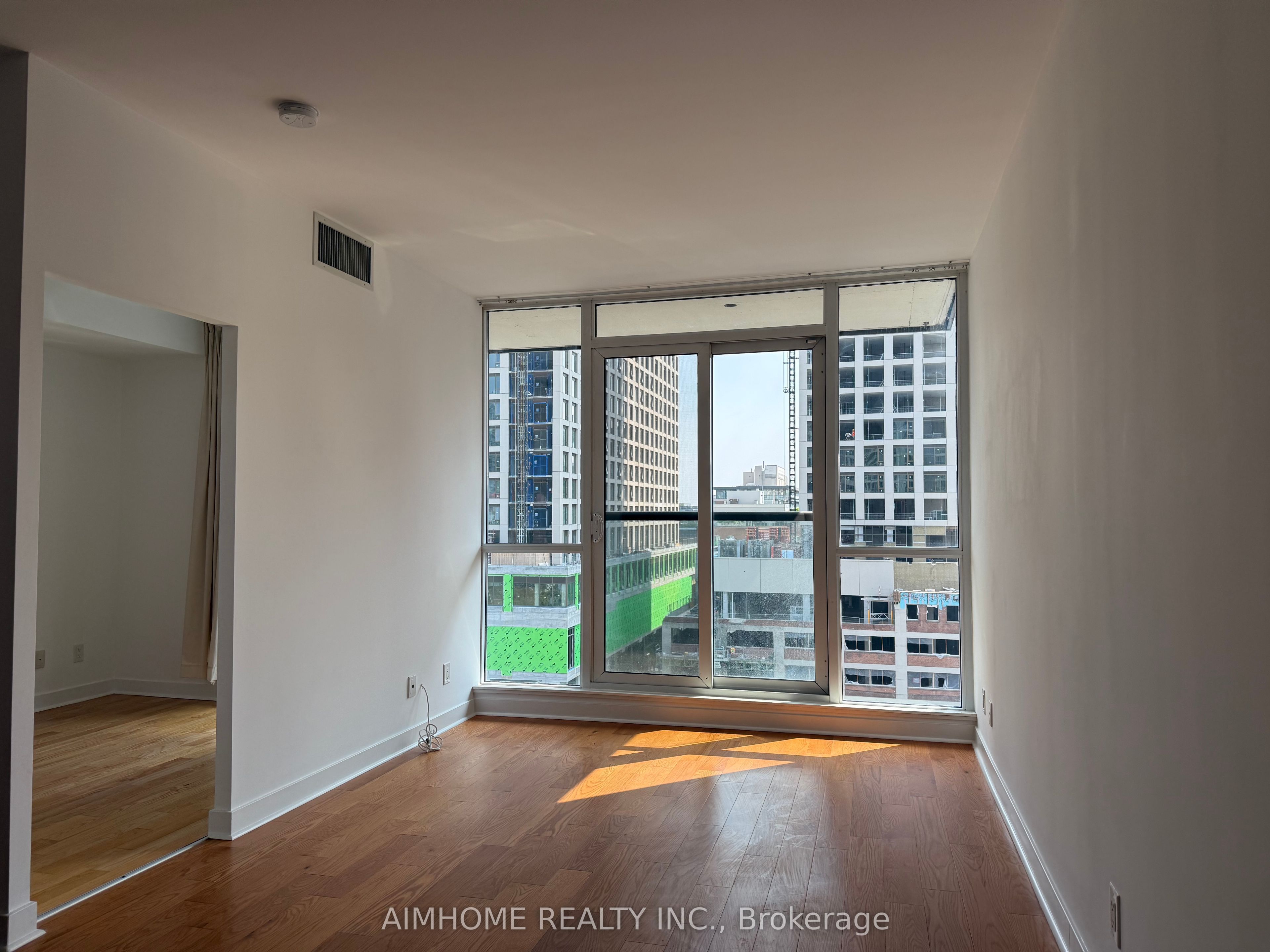 320 Richmond Street E 921