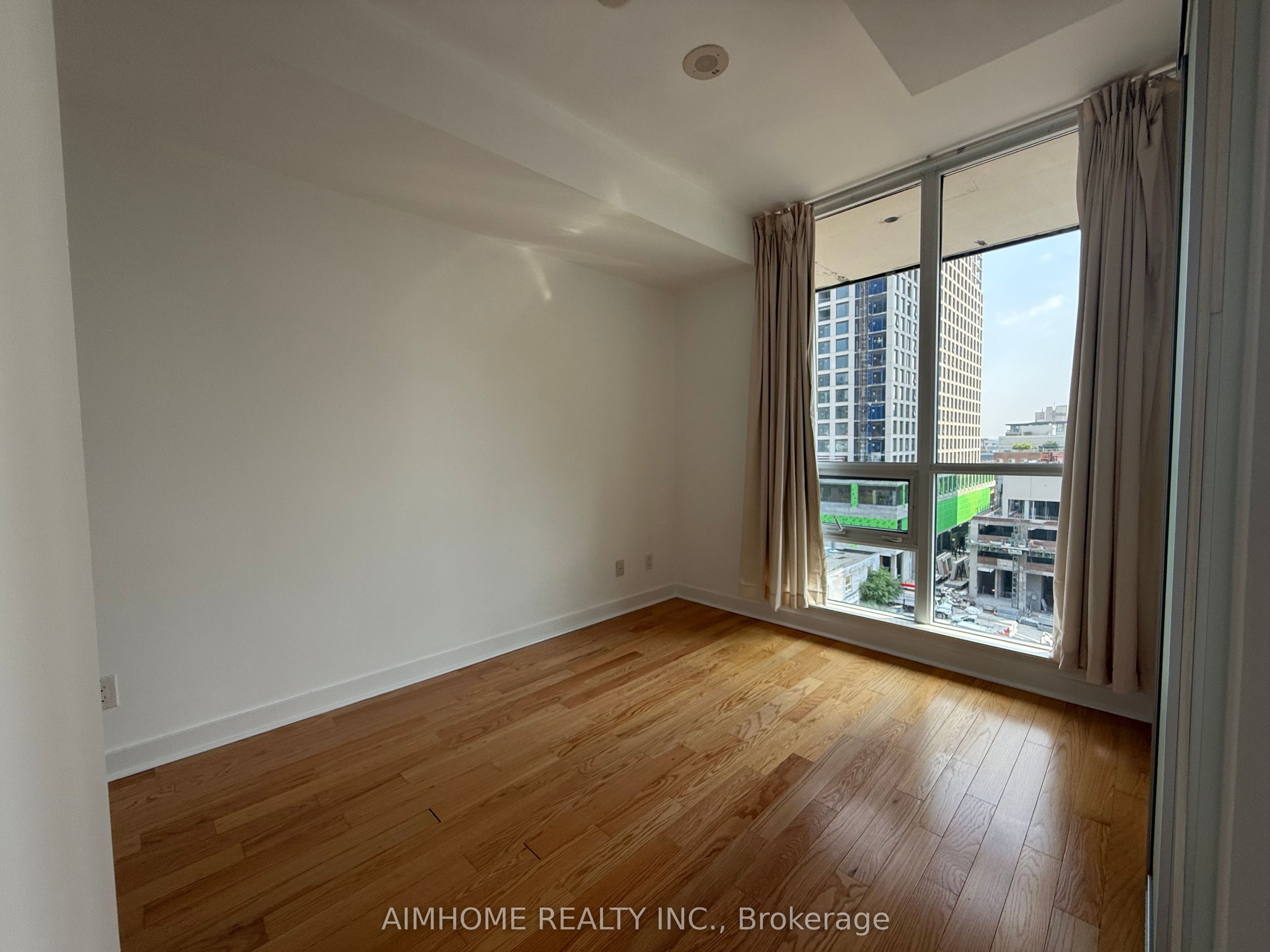 320 Richmond Street E 921