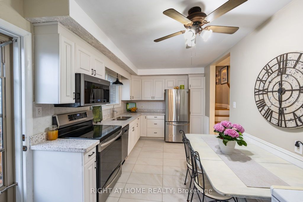 Photo of 323 Lindan Avenue, Selwyn, ON K9L 1K9 (MLS # X13055976)