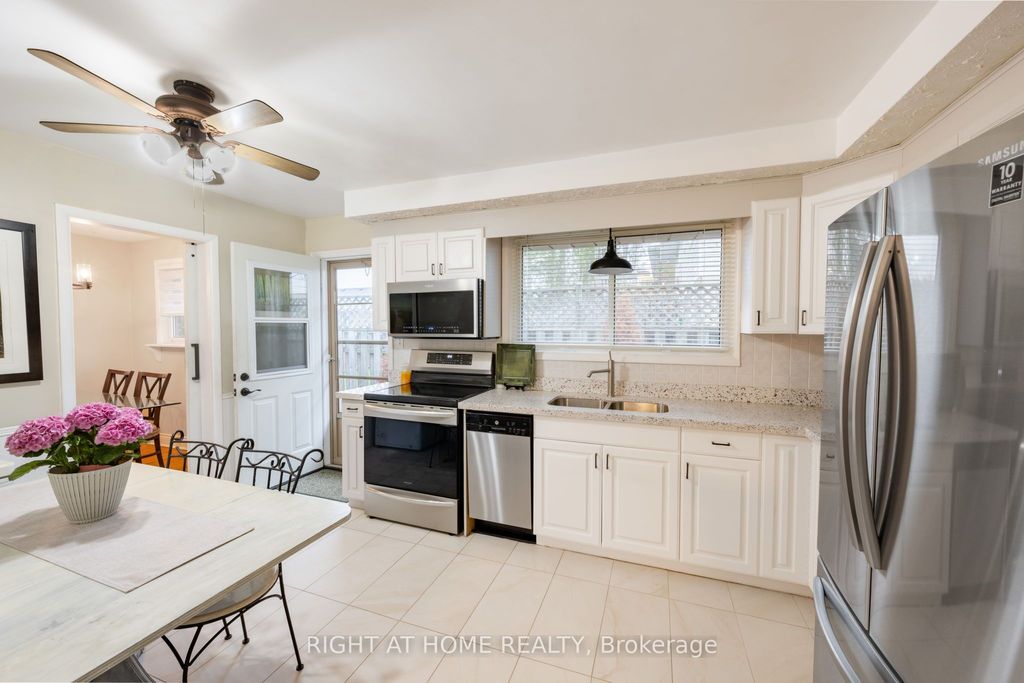 Photo of 323 Lindan Avenue, Selwyn, ON K9L 1K9 (MLS # X13055976)