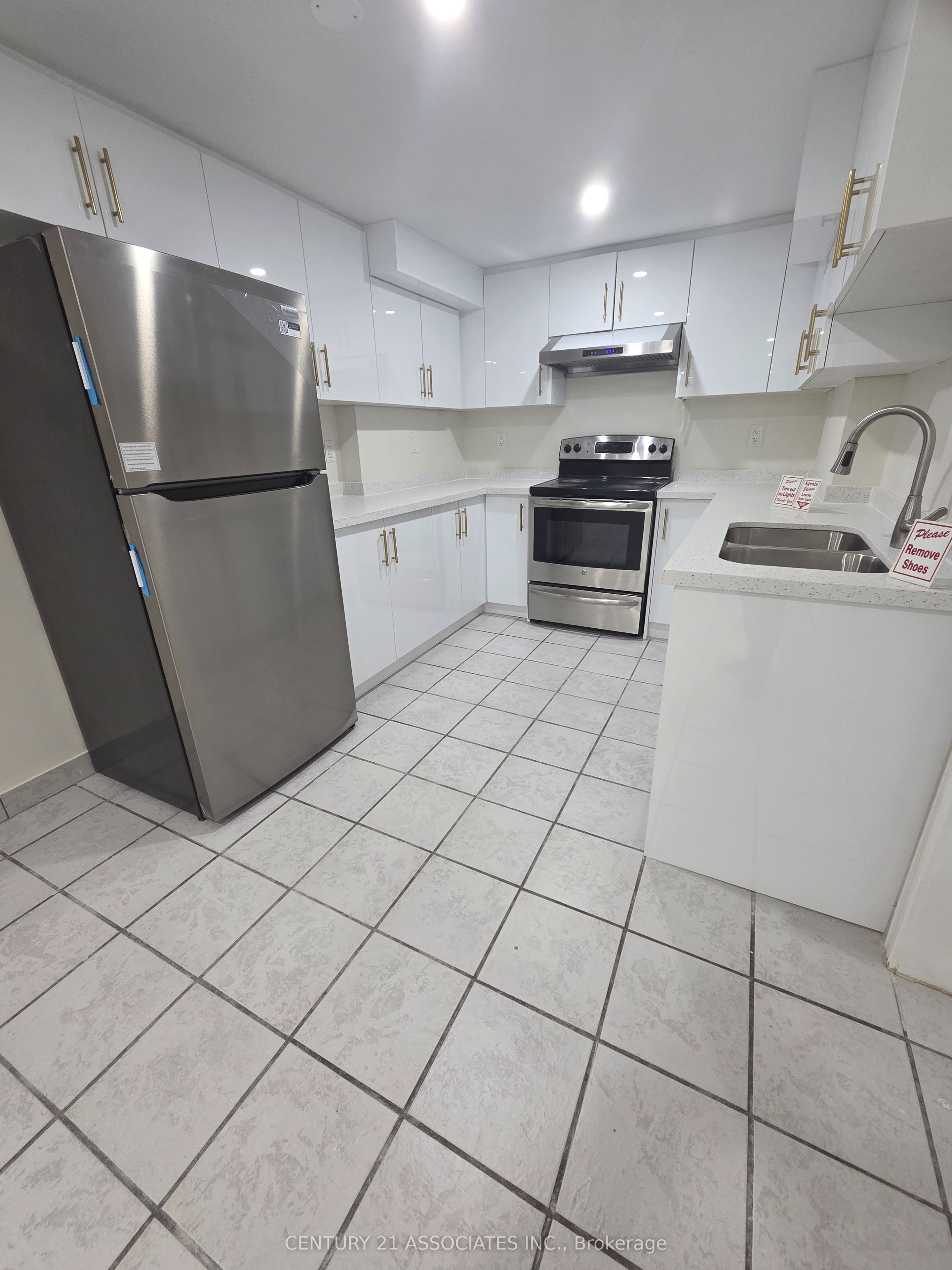 3158 Avalon Drive S Lower