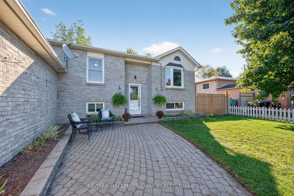 Photo of 37 Mccarthy Crescent, Essa, ON L0M 1B3 (MLS # N12795852)