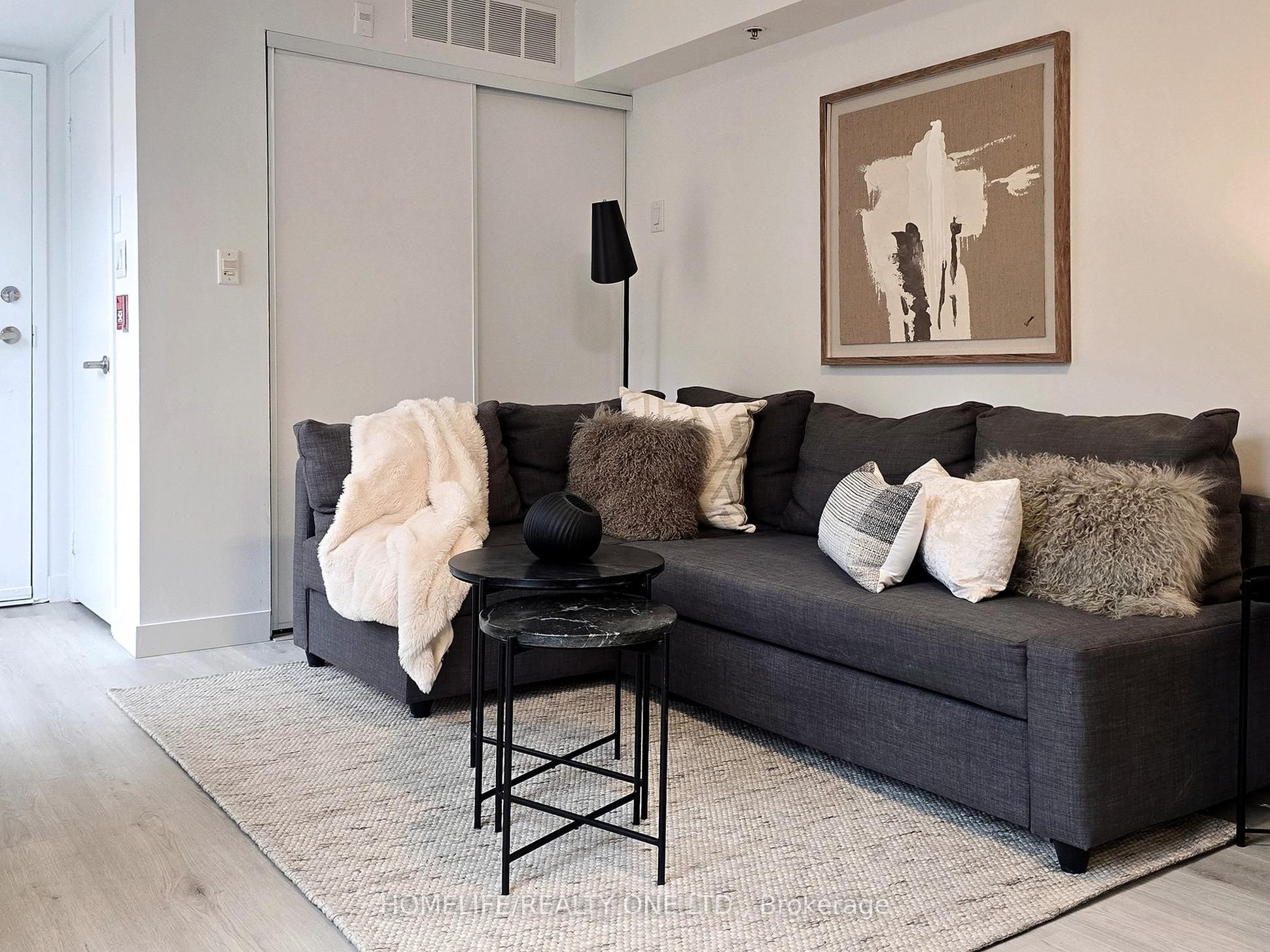 16 Laidlaw Street 901B