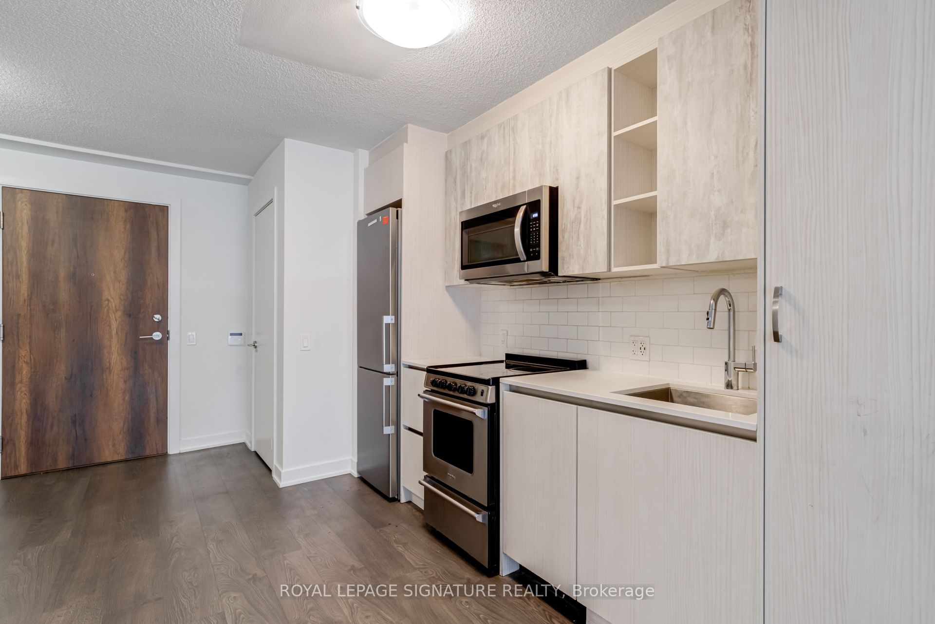 251 Manitoba Street 202