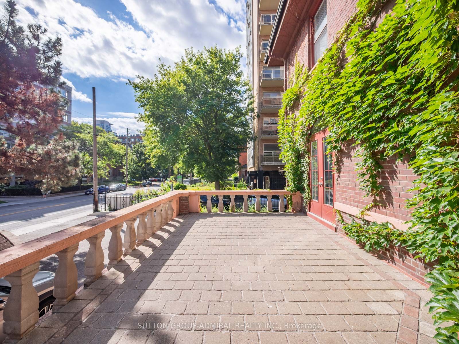 212 St. George Street 106