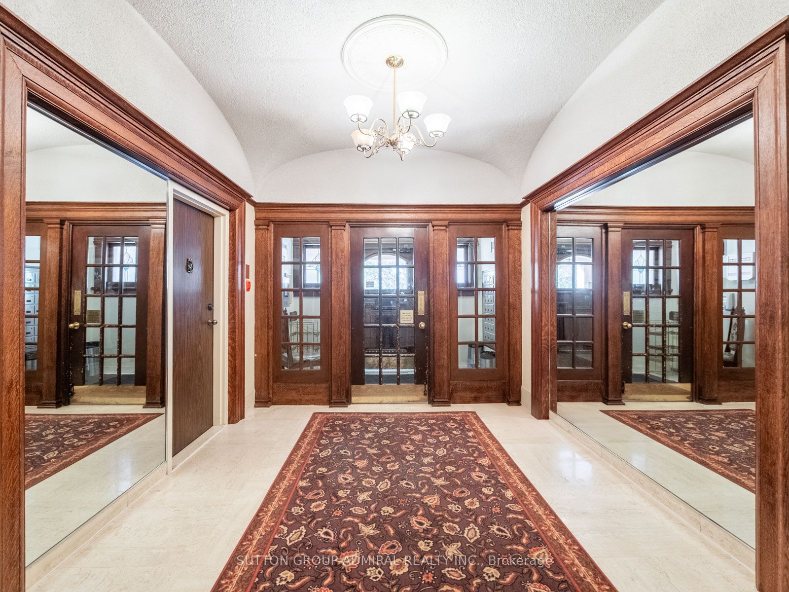 212 St. George Street 106