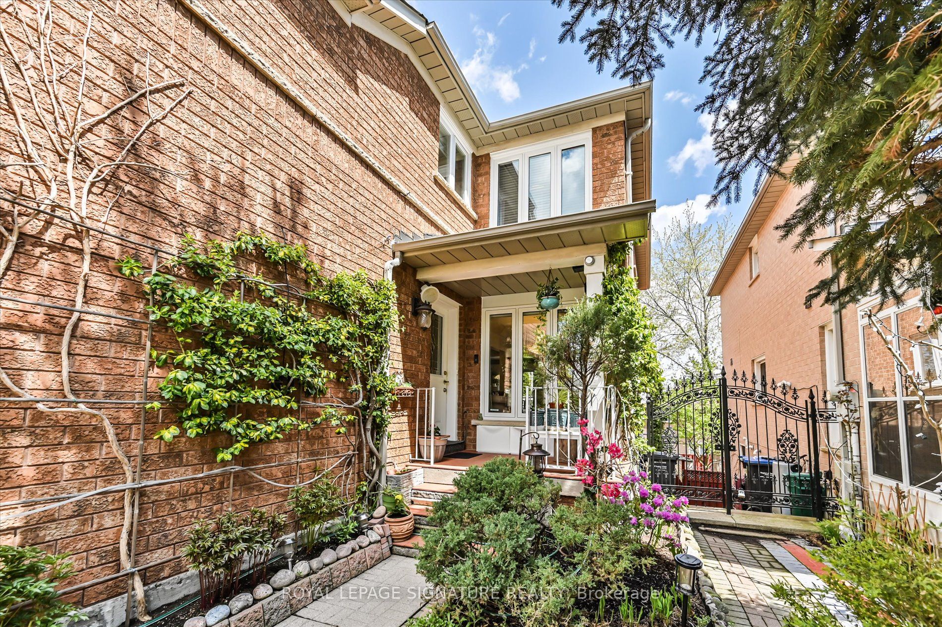 5481 Palmerston Crescent