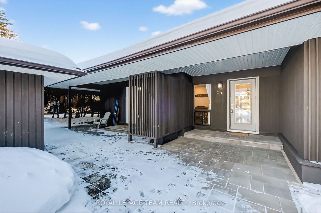 Photo of 28 Tiffany Crescent, Kanata, ON K2K 1W2 (MLS # X12821496)