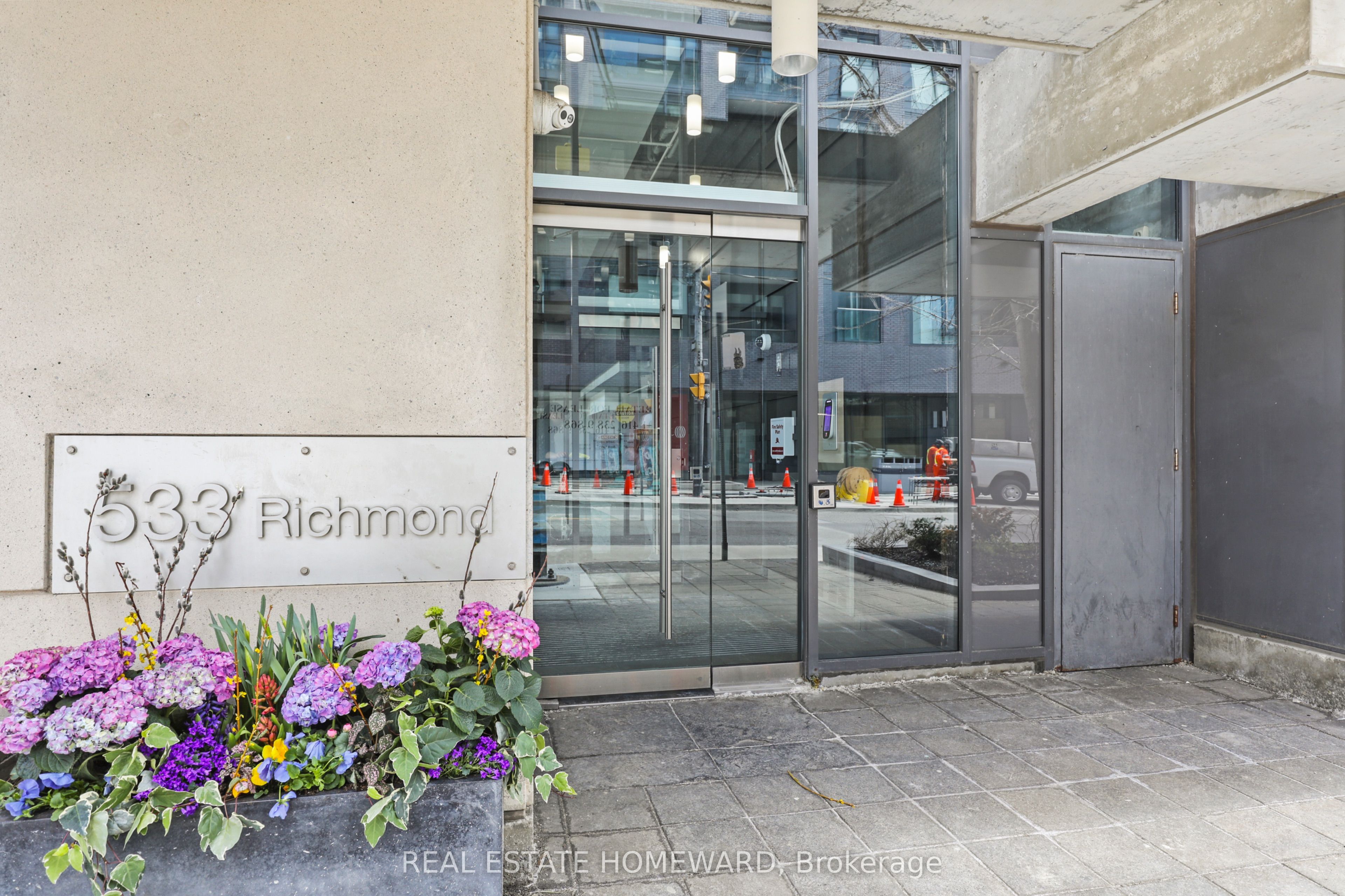 533 Richmond Street W # 704