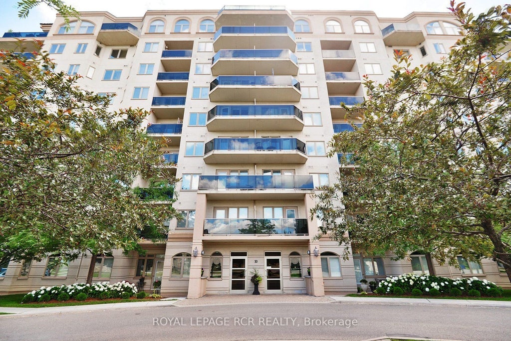 Photo of 10 Dayspring Circle #304, Brampton, ON L6P 1B9 (MLS # W14027392)