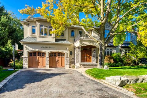 452 Avon Crescent Oakville ON L6J 2T3