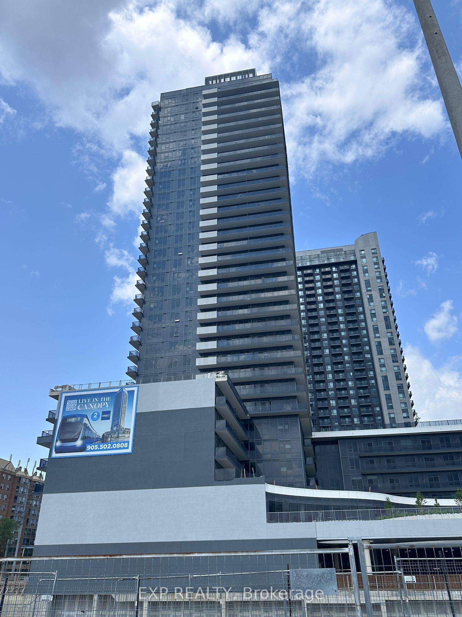 5105 hurontario Street 628