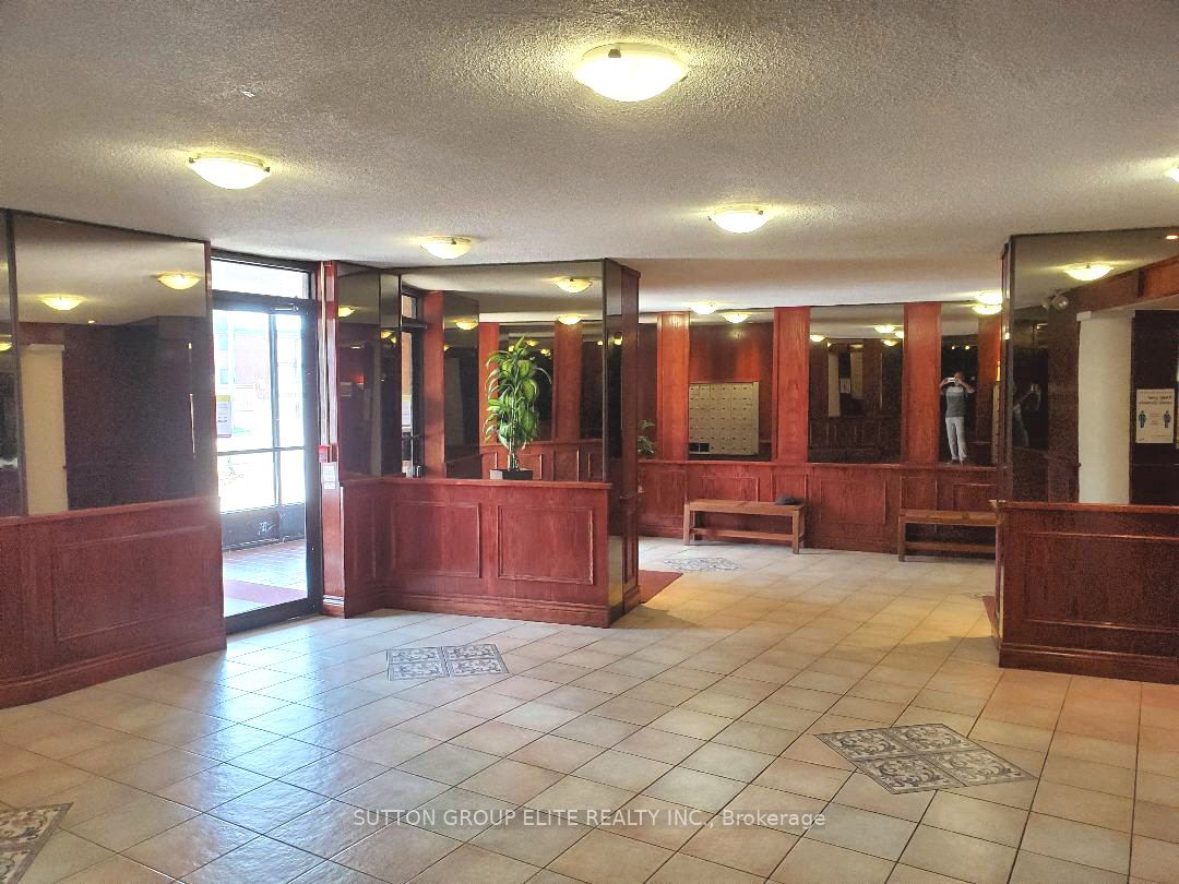 3145 Queen Frederica Dr Drive 1103