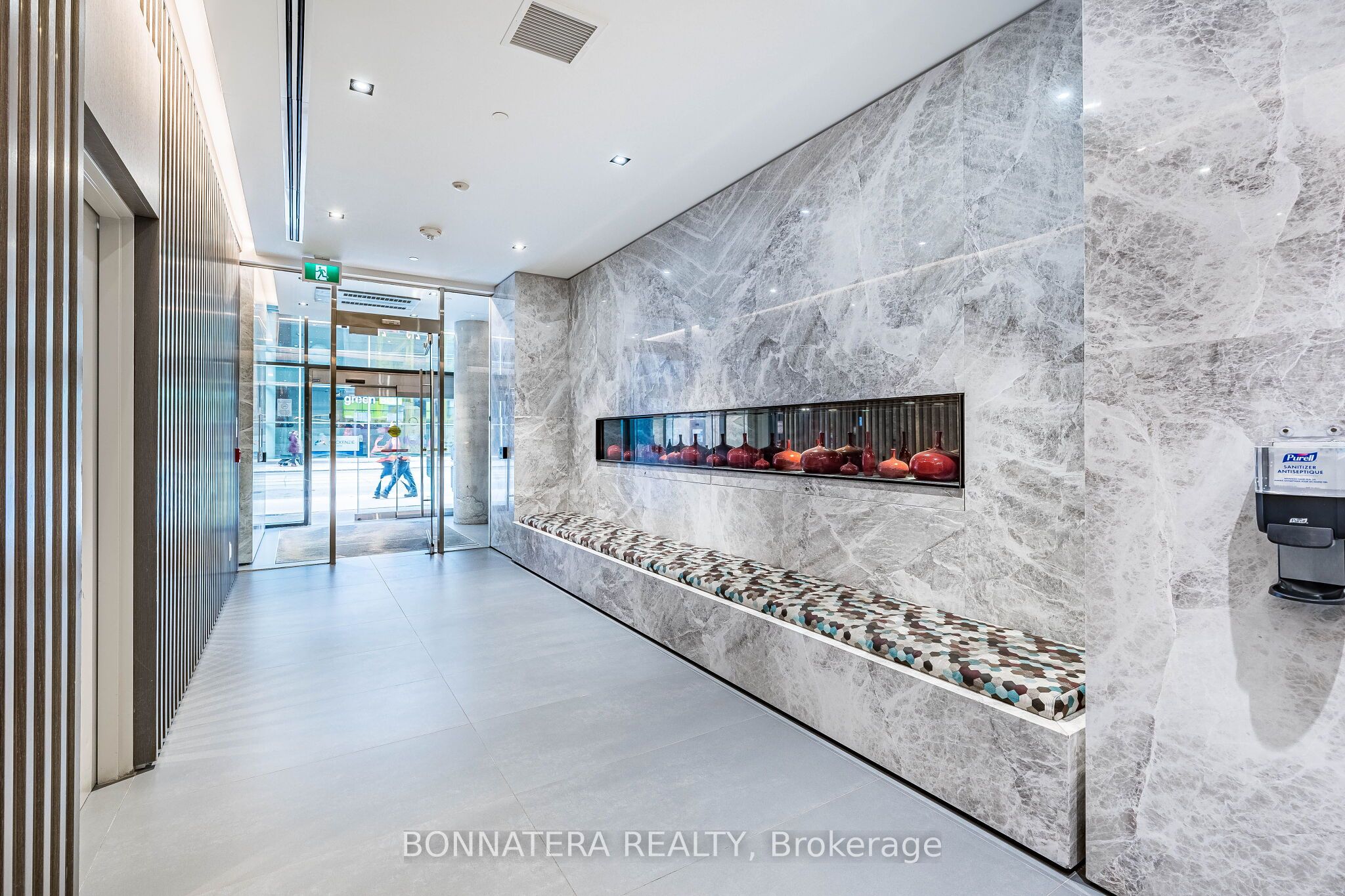 215 Queen Street W 1110
