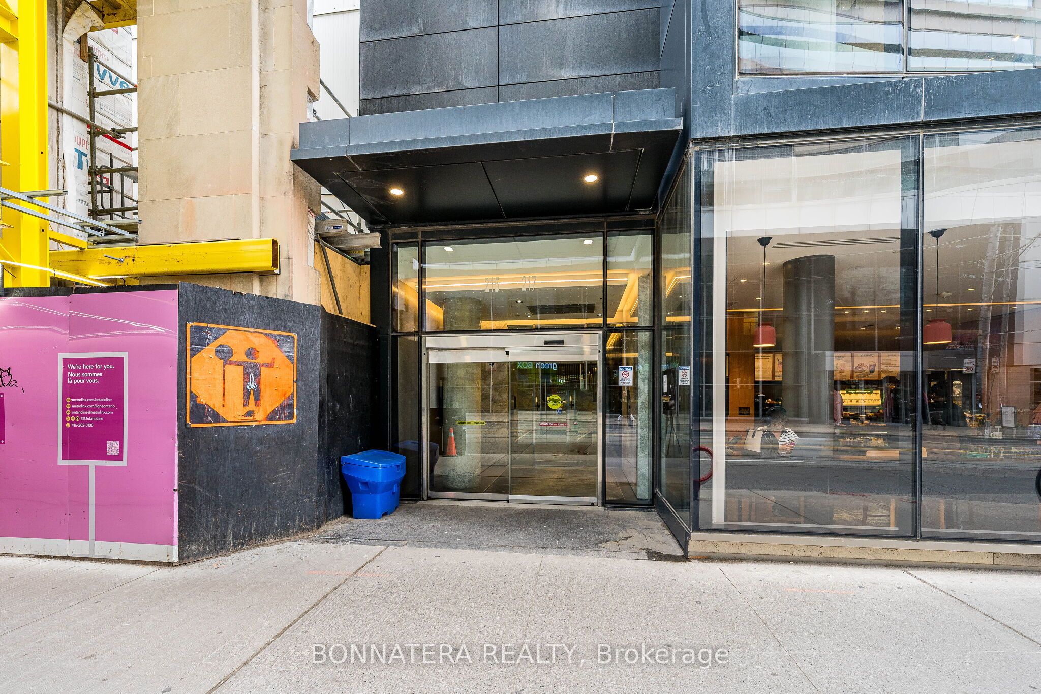 215 Queen Street W 1110