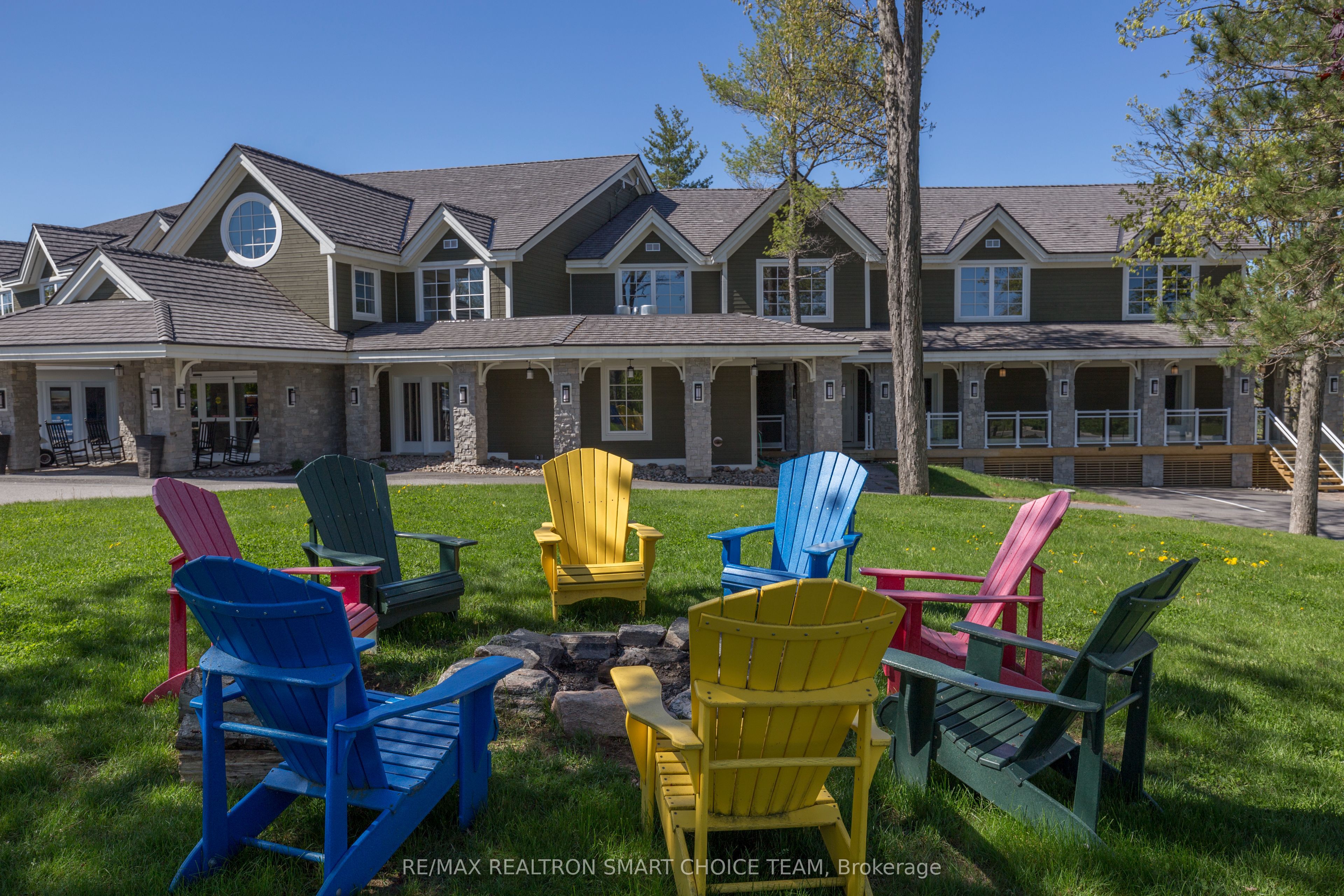 Photo 1 of 28 — 1869 Muskoka 118 Road W L204-C1, Muskoka Lakes, ON P1L 1W8