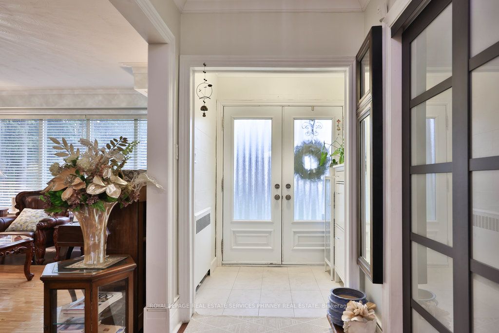 298 Burnhamthorpe Road